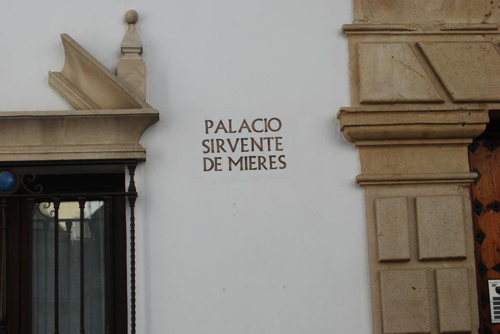 Palacio Sirvente Mieres - Parking Gratuito Andújar Zewnętrze zdjęcie